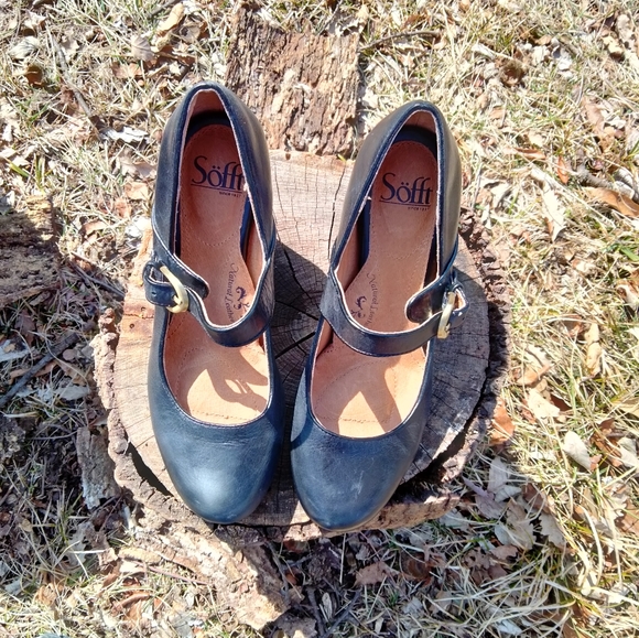 Sofft Shoes - Soft Mary Jane Heels in size 8